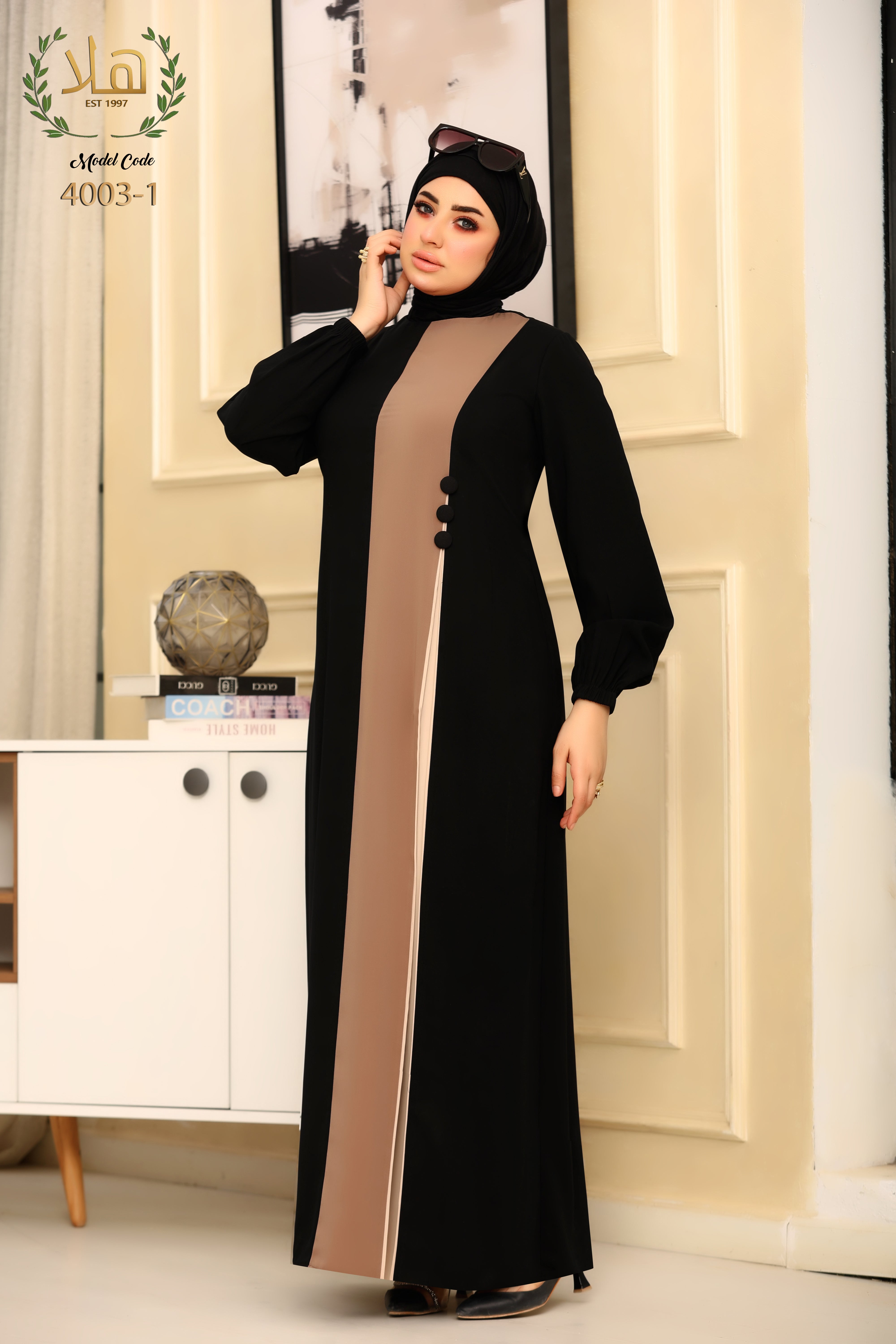 Three-color abaya with black kalona (hood/collar)